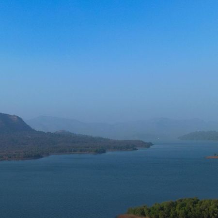 Ekam Lake House By Stayvista With Mountain & Lake Views, Outdoor Jacuzzi, Sauna, Modern Amenities & Kitchen Garden Пуна Экстерьер фото