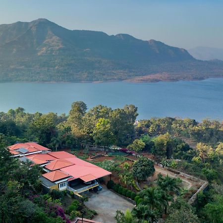 Ekam Lake House By Stayvista With Mountain & Lake Views, Outdoor Jacuzzi, Sauna, Modern Amenities & Kitchen Garden Пуна Экстерьер фото