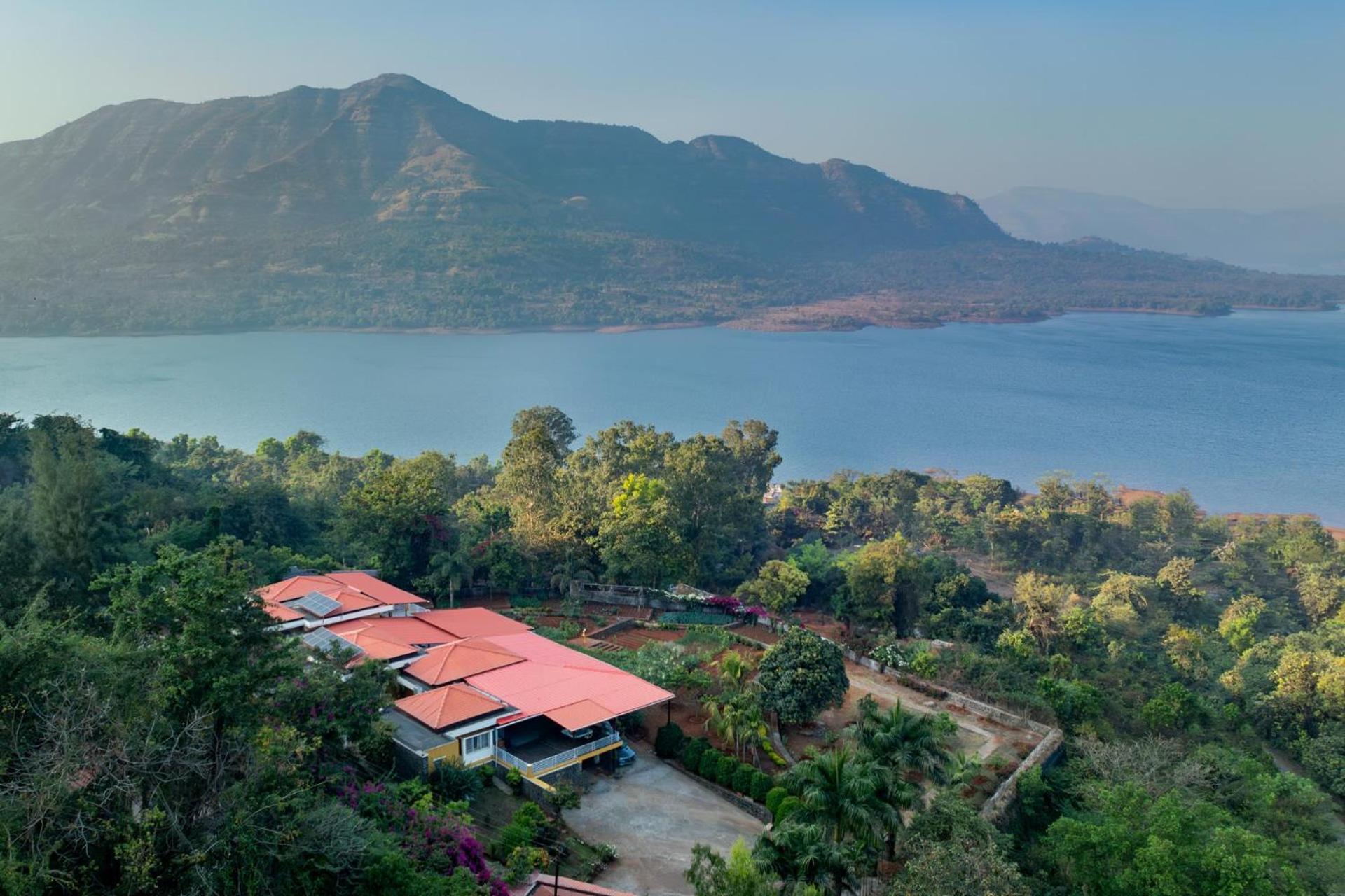 Ekam Lake House By Stayvista With Mountain & Lake Views, Outdoor Jacuzzi, Sauna, Modern Amenities & Kitchen Garden Пуна Экстерьер фото